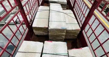 日喀则布 黄金麻花岗岩荔枝面，光面毛板装车完成