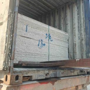 日喀则布 芝麻白花岗岩石材3.0公分光面毛板装柜出货