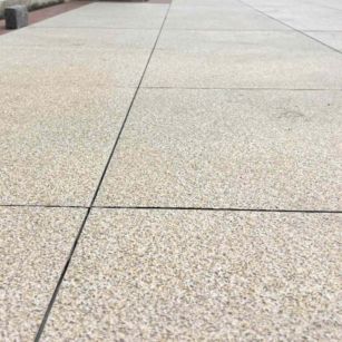 日喀则布 黄金麻花岗岩石板材荔枝面地面铺装效果