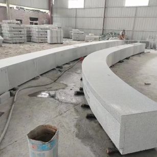 日喀则布芝麻白花岗岩石板材 园林光面弧形坐凳