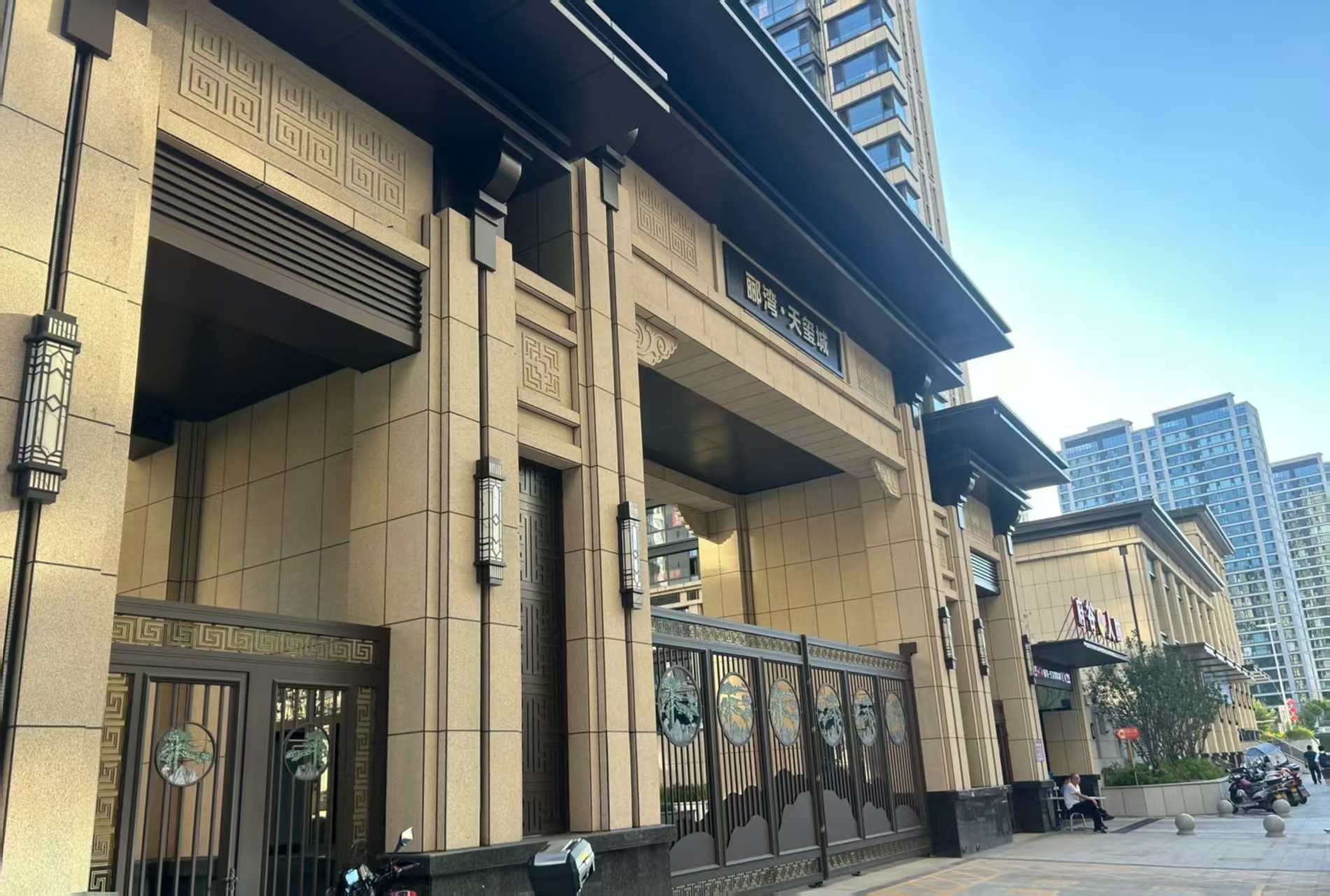 日喀则布 黄金麻花岗岩荔枝面小区门楼外墙干挂