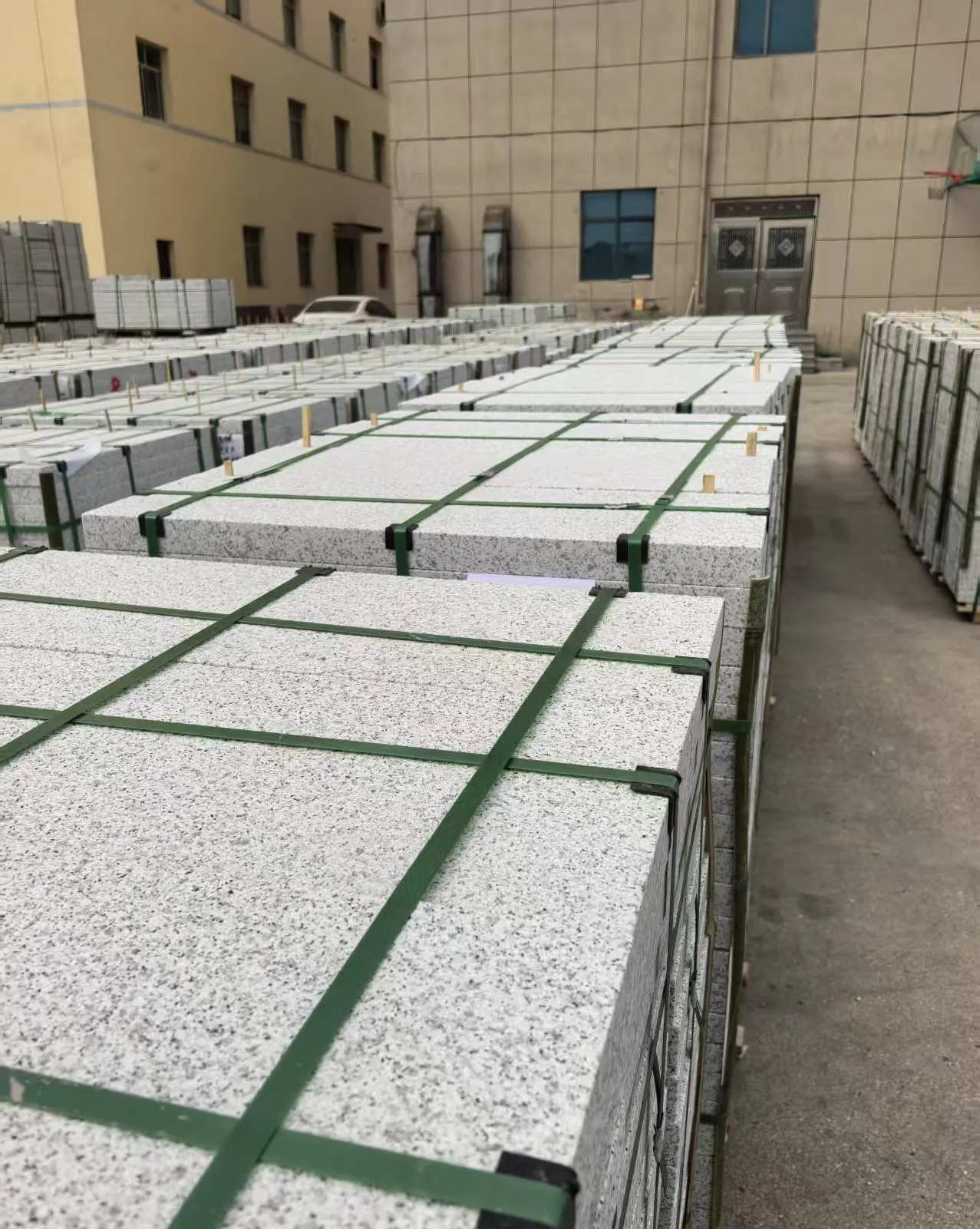 日喀则布 白麻花岗岩5.0公分荔枝面地铺石