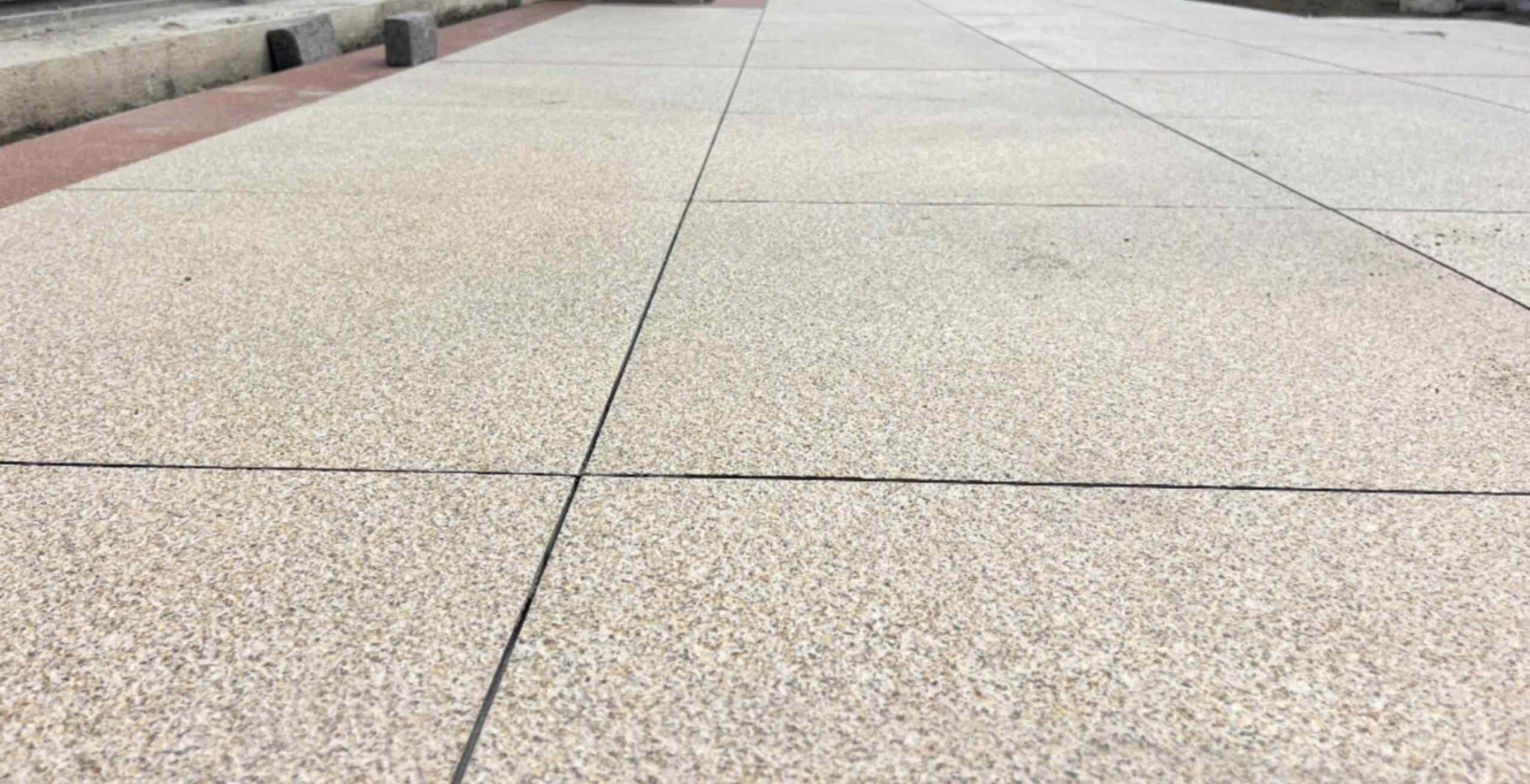 日喀则布 黄金麻花岗岩石板材荔枝面地面铺装效果