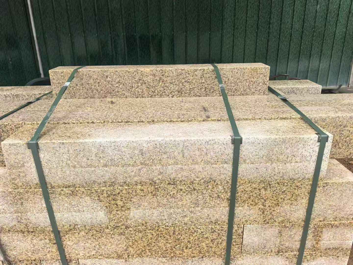 日喀则布 黄金麻花岗岩石材机切面栏杆料半成品