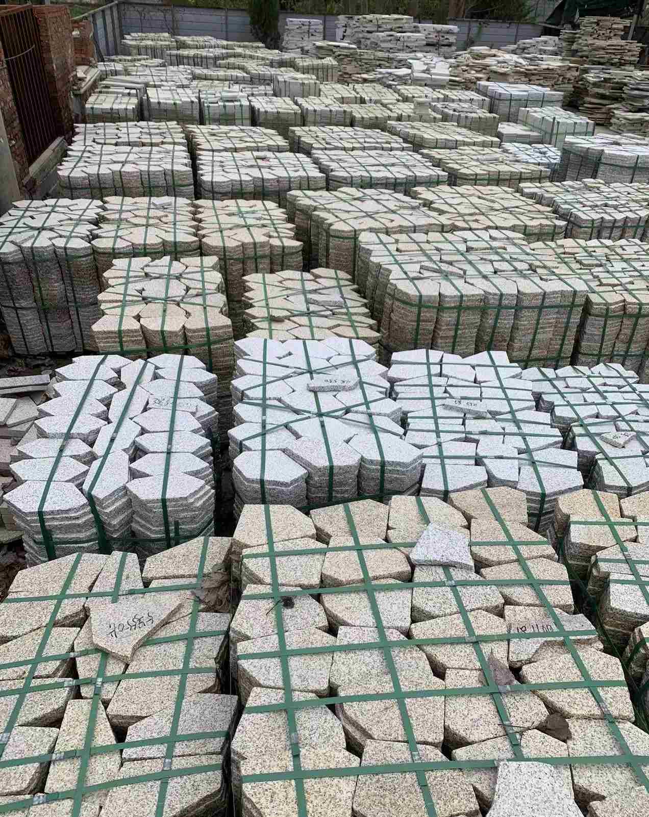 日喀则布 黄金麻白麻花岗岩荔枝面地铺石(冰裂纹)