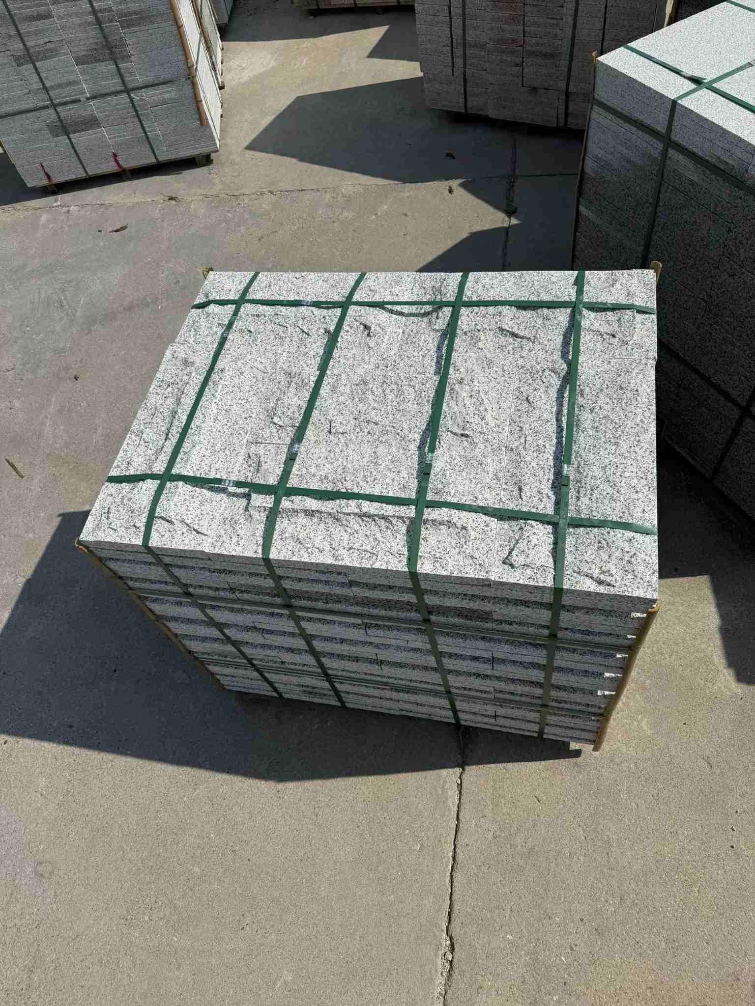 日喀则布 白麻花岗岩石材自然面蘑菇石成品