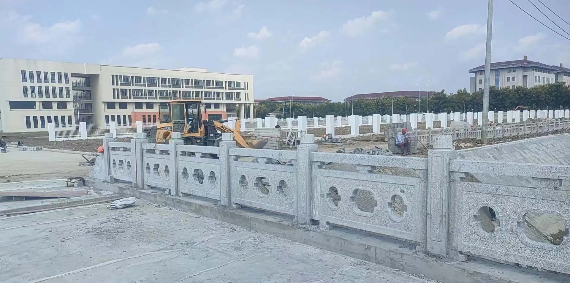 日喀则布 白麻花岗岩荔枝面河道栏杆