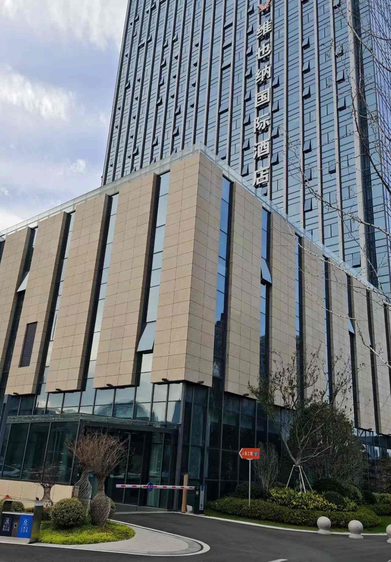 日喀则布 黄金麻花岗岩外墙干挂