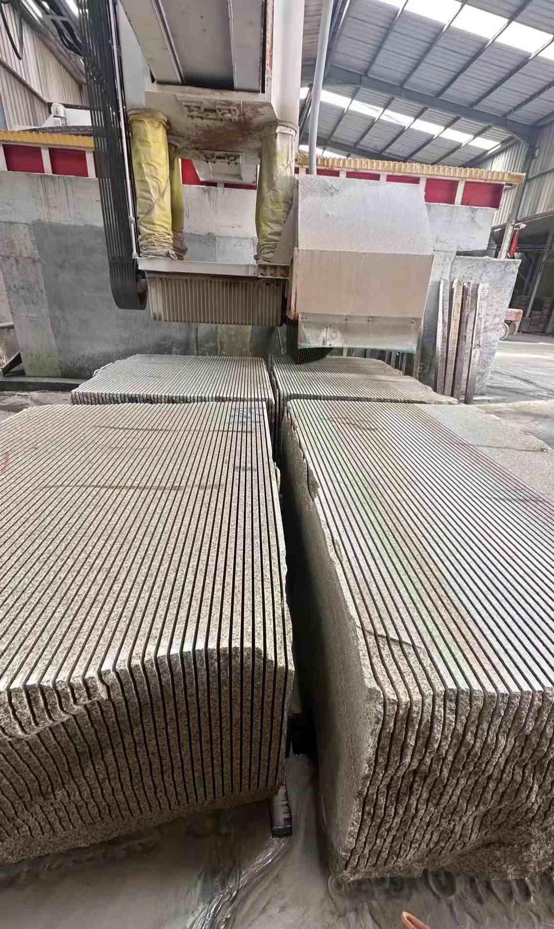 日喀则布 车间生产日常，黄金麻白麻花岗岩