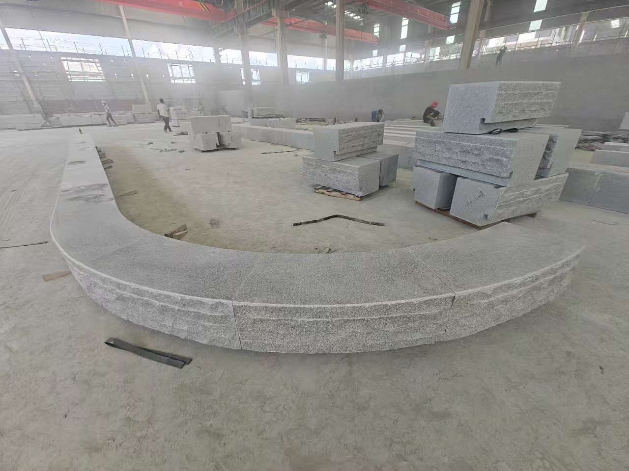 日喀则布 芝麻白异形坐凳，自然面光面弧形加工