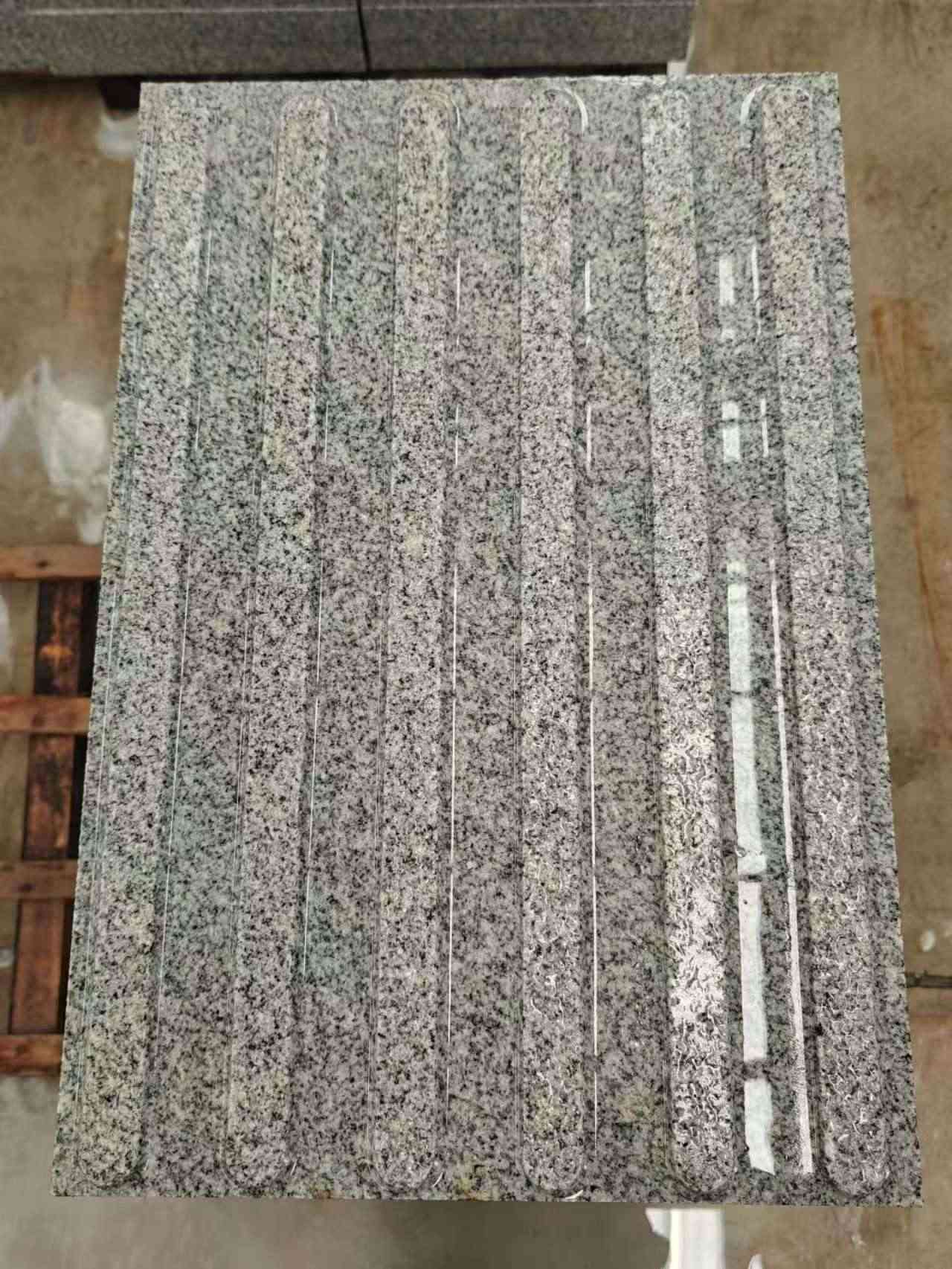 日喀则布 芝麻白花岗岩荔枝面雕刻盲道，盲条