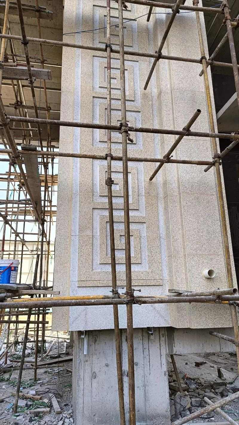 日喀则布 黄金麻花岗岩别墅外墙干挂回纹造型效果