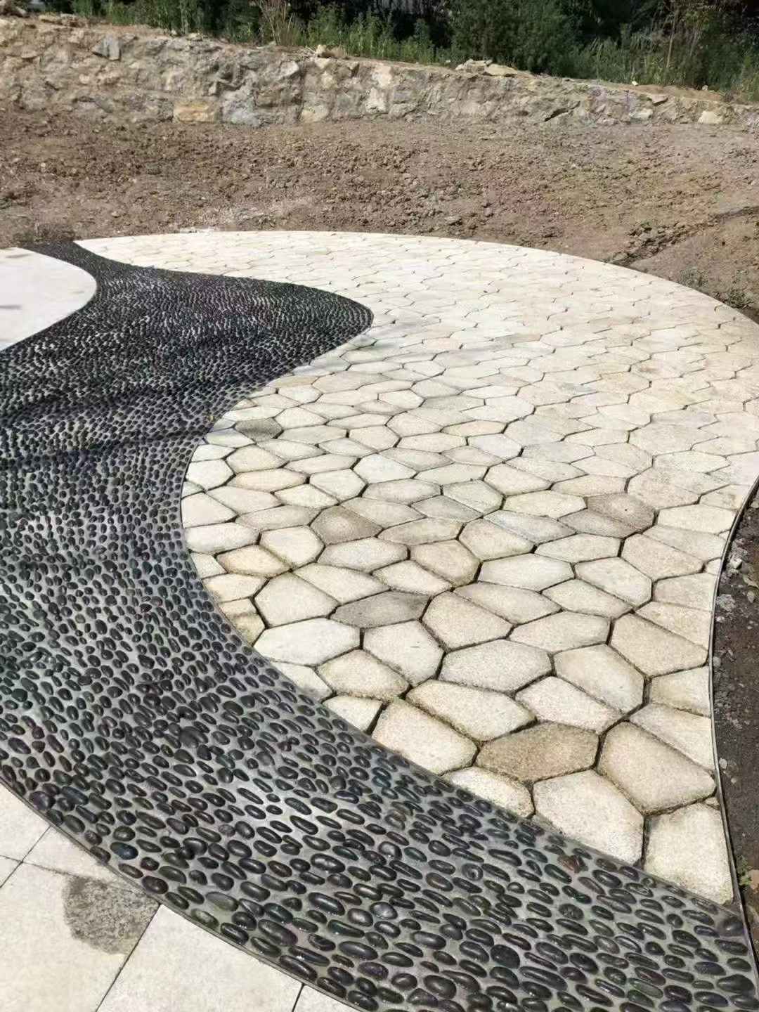 日喀则布 黄金麻冰裂纹地铺石工地铺装案例