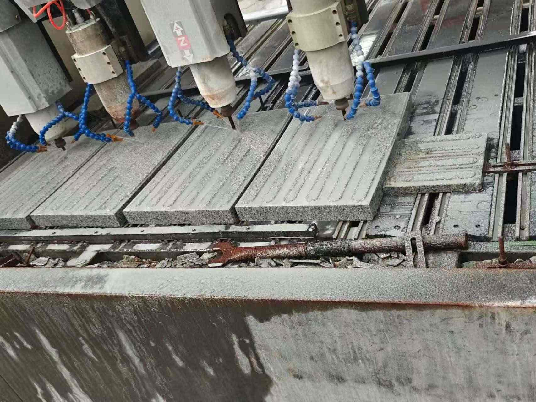 日喀则布 芝麻白花岗岩荔枝面盲道雕刻