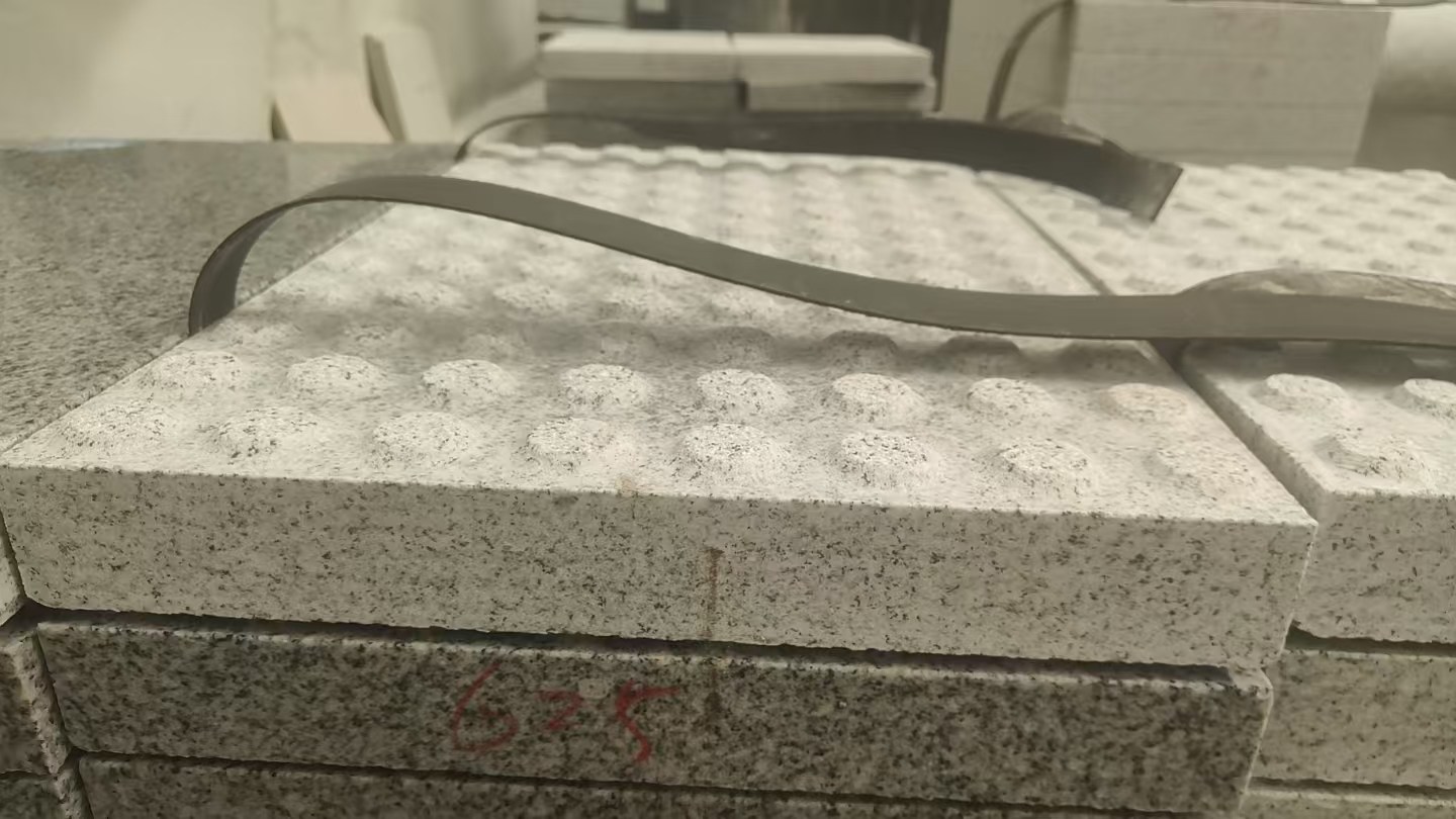 日喀则布 芝麻白花岗岩6.0公分荔枝面五轴加工雕刻盲点