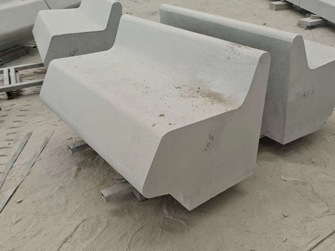 日喀则布 芝麻白花岗岩异形坐凳，石凳