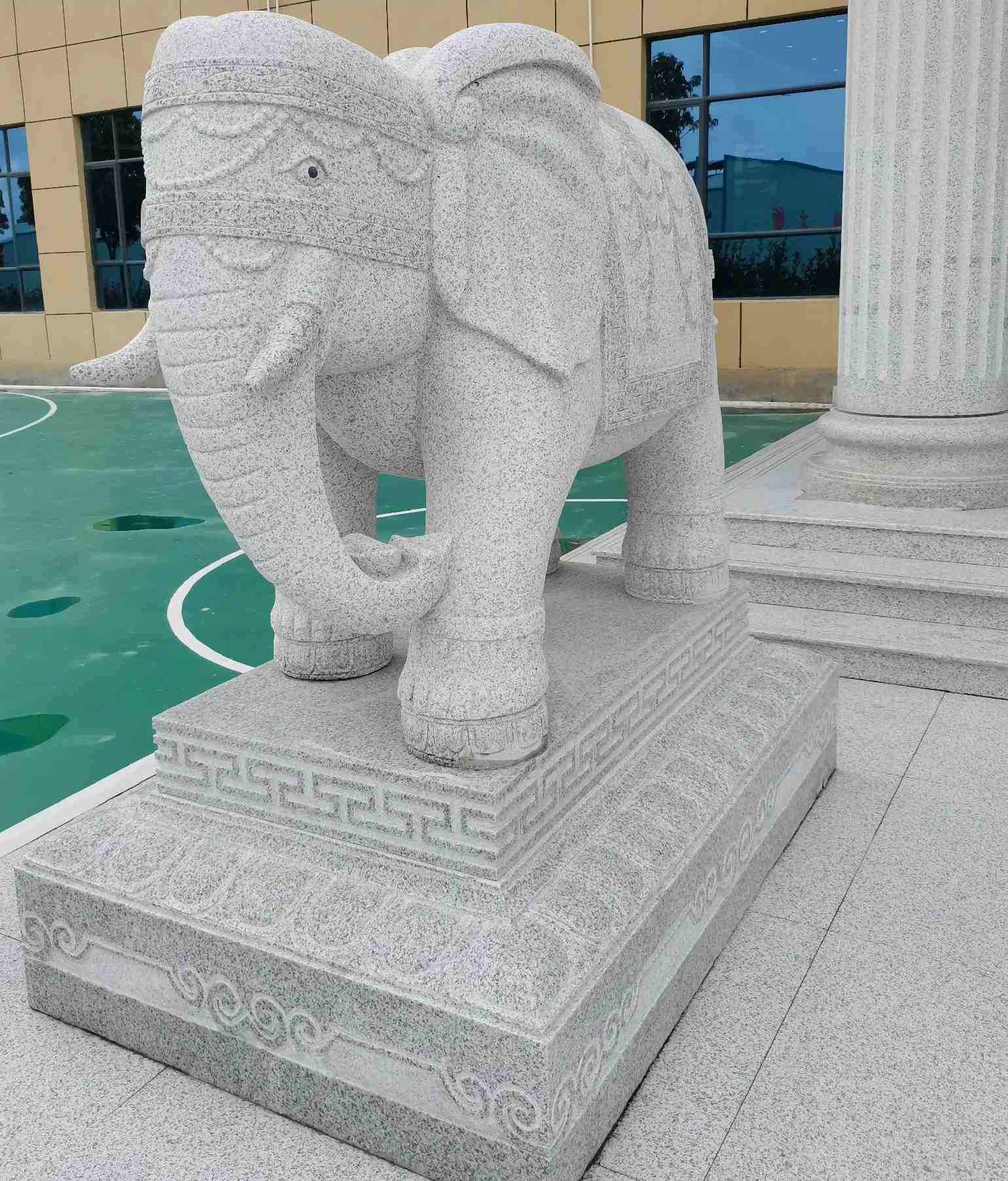 日喀则布 白麻花岗岩动物异形石雕-大象