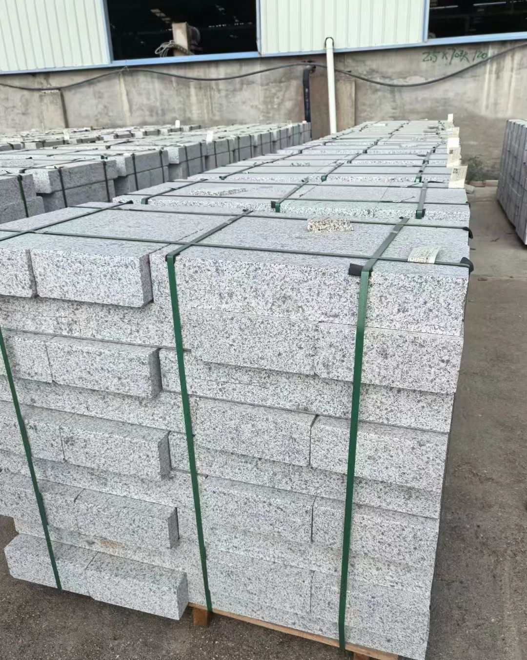 日喀则布 白麻花岗岩路沿石，弧形路沿石，道牙石，马路牙子，界石，路缘石，平沿石，直岩石，平缘石等